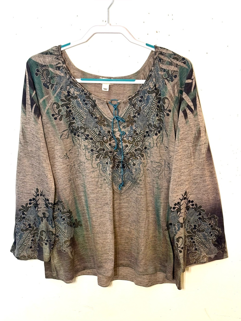World Unity Women's Gray Floral Lace-Up Pullover Top. Size XL. EUC.